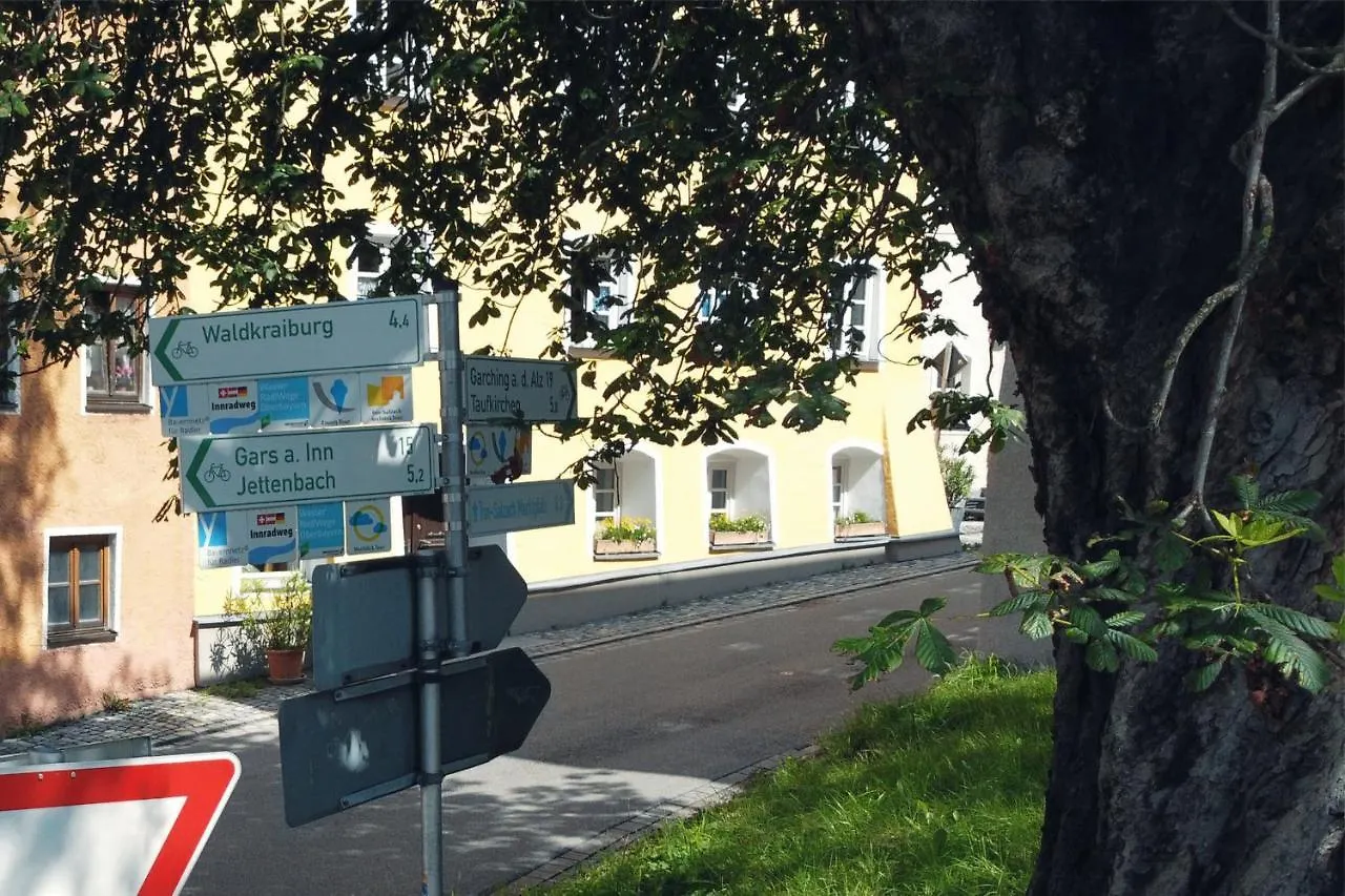 Stilvolle Wohnung auf 50 m² mit Parkplatz und WiFi Kraiburg am Inn